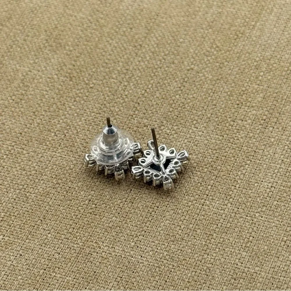 Elegant vintage Green and Silver Stud Earrings